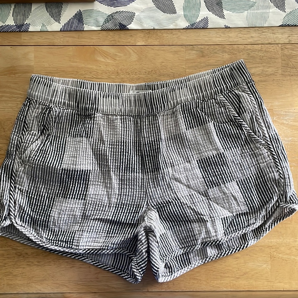 Gray pattern pull on shorts Madewell
